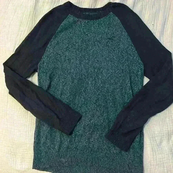 Hollister Men’s Knit Sweater - Picture 1 of 4